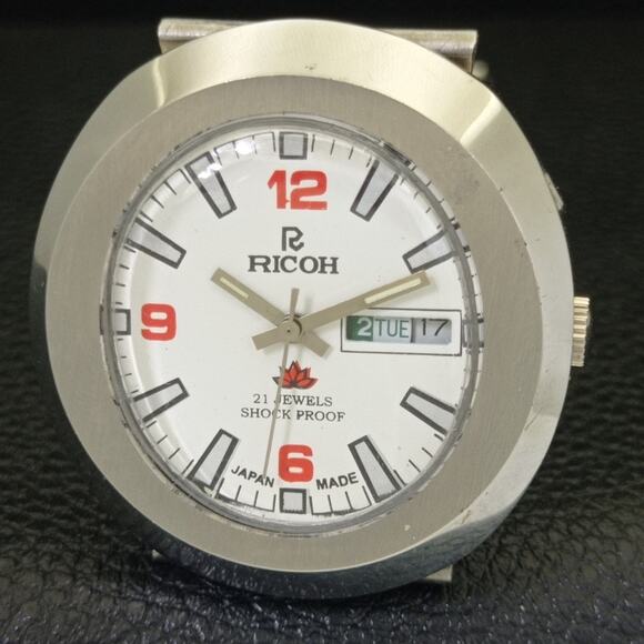 Vintage 1972 Ricoh Automatic Mens Silver Watch W/daydate & Red accents - Picture 3 of 10